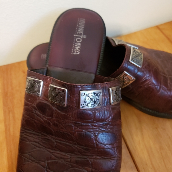 Minnetonka brown leather sandals with silver embellishments size 9 - Picture 2 of 7